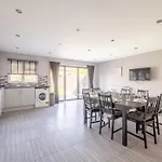 Spacious 4 Bed - Near Uxbridge/Heathrow & Parking