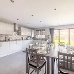 Spacious 4 Bed - Near Uxbridge/Heathrow & Parking